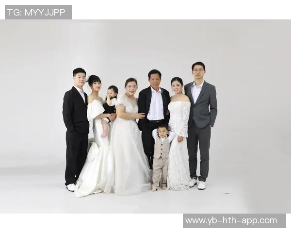 幸福满满的一家人库嫂分享全家福照甜蜜瞬间温馨满溢